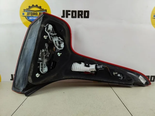 Фонарь правый для Volvo C30 MK 2006-2013 на фотографиях