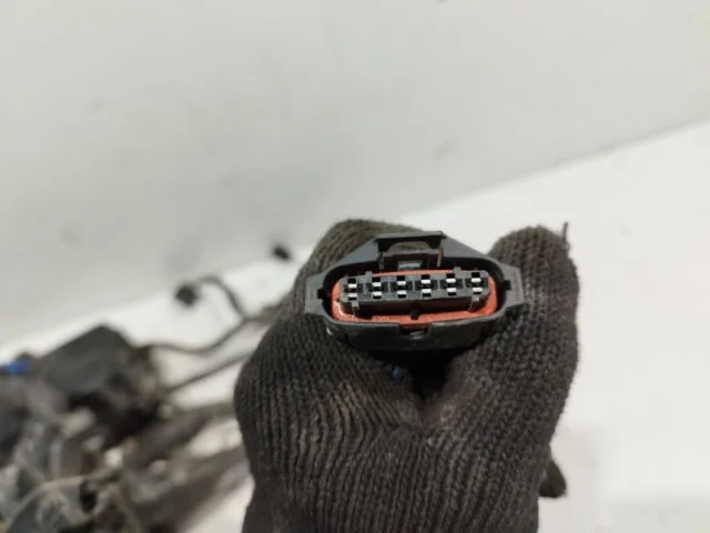 Проводка моторного отсека для Hyundai Solaris 1 рестайлинг 2014-2017 на фотографиях