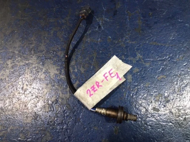 Лямбда-зонд (верхний) для Toyota RAV4 XA30 2005-2012 на фотографиях