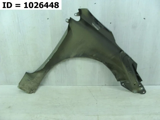 Крылья для Toyota Corolla E170 Седан (EU) 2012-2016 на фотографиях