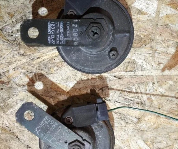 Звуковой сигнал для Toyota Corolla E140/E150 Седан 2006-2013 на фотографиях