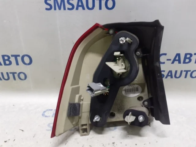 Фонарь внешний правый для Volvo XC70 BZ 2007-2016 на фотографиях