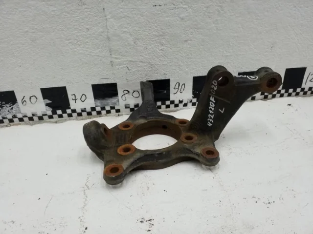 Кулак поворотный правый для Toyota Corolla E160/E180 Седан (RU) 2012-2016 на фотографиях