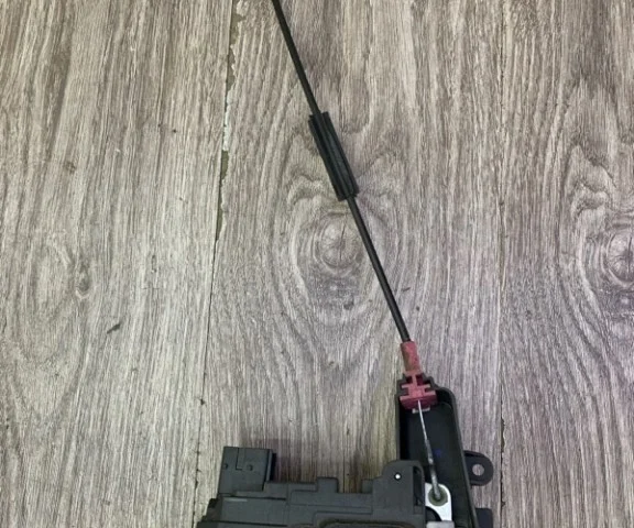 Молдинг двери задней левой для Opel Zafira B 2005-2015 на фотографиях