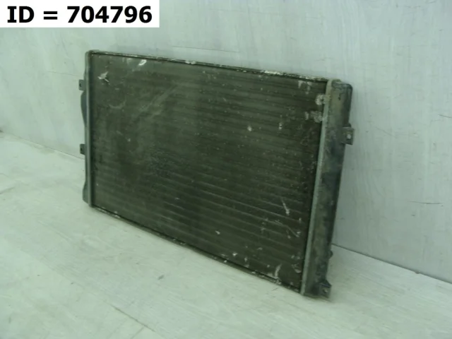 Радиатор охлаждения ДВС для Volkswagen Golf VI (5K) 2008-2012 на фотографиях