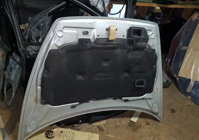 Капот для Volvo C30 MK 2006-2013 на фотографиях