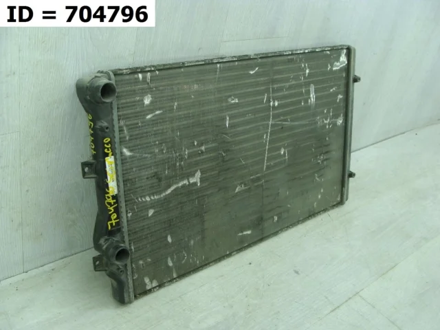 Радиатор охлаждения ДВС для Volkswagen Golf VI (5K) 2008-2012 на фотографиях