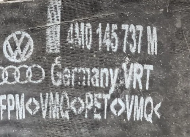 Патрубок интеркулера для Audi Q7 4M 2015+ на фотографиях