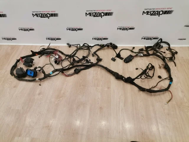 Проводка моторного отсека для Mercedes-Benz GL class X164 2006-2012 на фотографиях