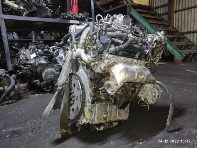 Двигатель без навесного для Mitsubishi Pajero V60 3dr 1999-2006 на фотографиях