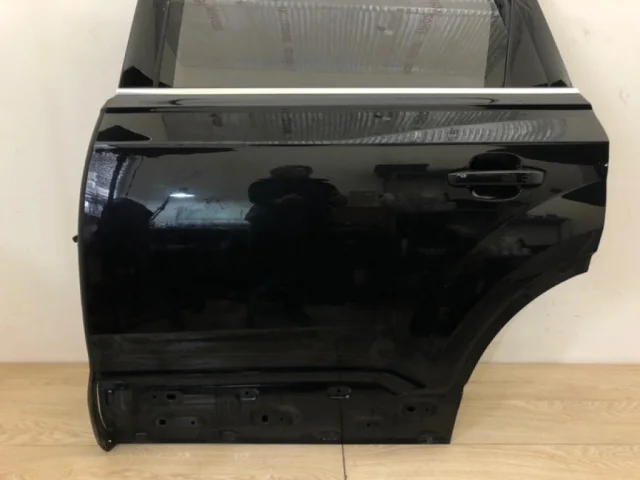 Дверь задняя левая для Audi Q7 4M 2015+ на фотографиях