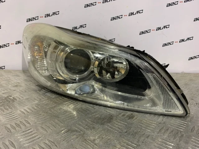 Фара правая для Volvo C30 MK 2006-2013 на фотографиях