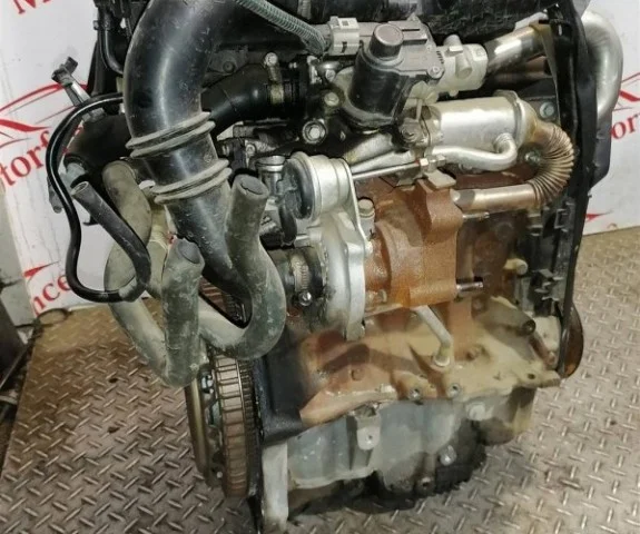 Двигатель без навесного для Renault Logan 2007-2012 (Универсал KS) на фотографиях