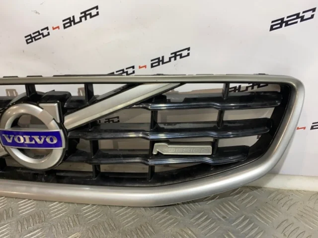 Решетка радиатора для Volvo S60 FS II rest 2013-2018 на фотографиях
