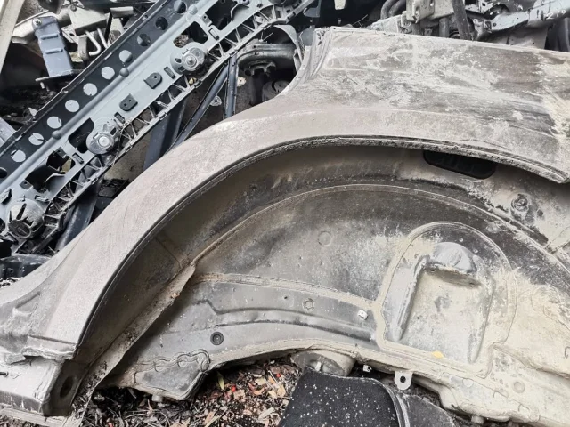 Заднее левое крыло для Mercedes-Benz GL class X164 2006-2012 на фотографиях