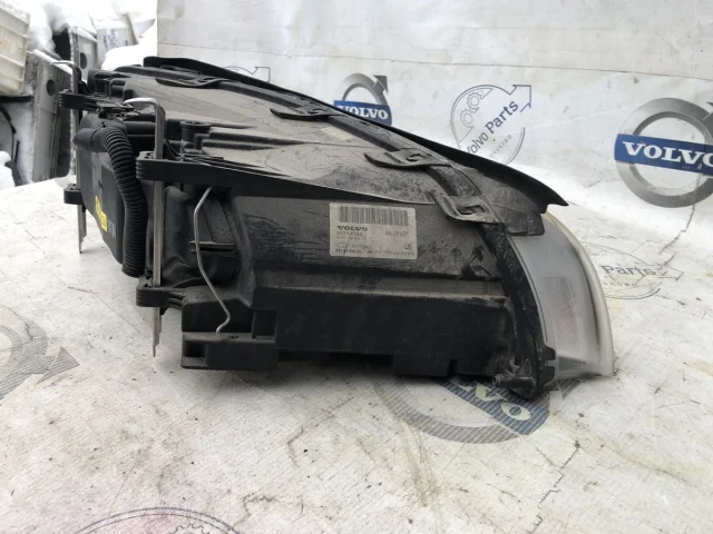 Фара левая для Volvo XC70 BZ 2007-2016 на фотографиях