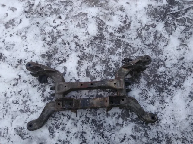 Задний подрамник для Opel Insignia Седан A 2008-2017 на фотографиях