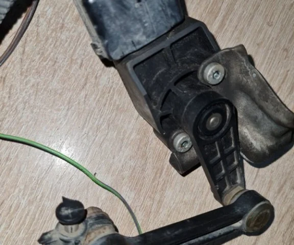 Датчик положения кузова для Porsche Cayenne 957 Rest 2007-2010 на фотографиях