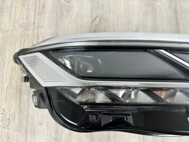 Фара ксенон левая для Volkswagen Touareg III (CR) 2018+ на фотографиях