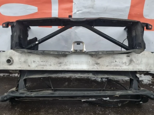 Панель радиатора (телевизор) для BMW 3er F30 2011-2019 на фотографиях