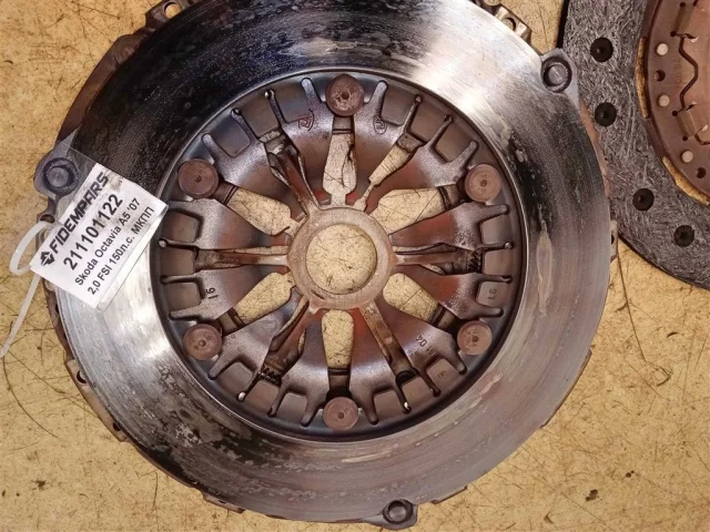 Сцепление в сборе для Volkswagen Passat (B6, Typ 3C) 2005-2010 на фотографиях