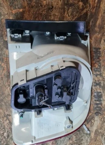 Фонарь внешний левый для Volkswagen Touareg I (7L) 2002-2010 на фотографиях