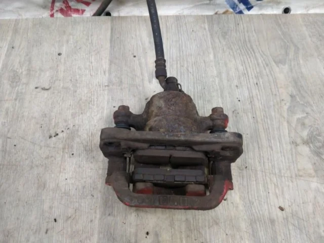 Тормозной цилиндр задний правый для Suzuki Grand Vitara 2005-2014 на фотографиях