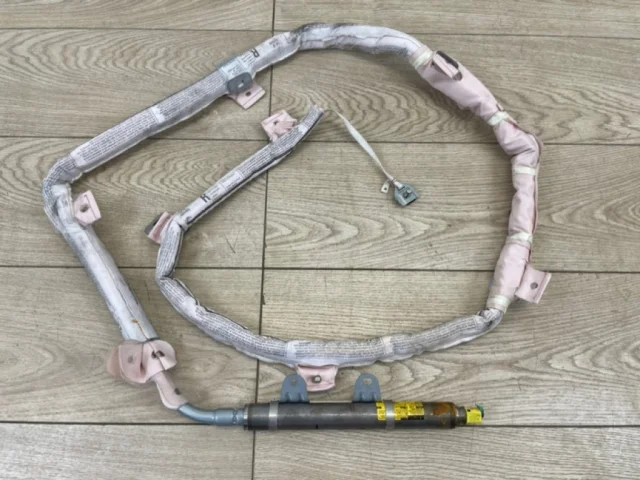 Шторка безопасности правая для Volkswagen Touareg II (7P5) 2010-2014 на фотографиях