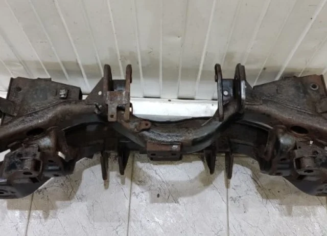 Задний подрамник для Mazda CX 7 ER 2006-2010 на фотографиях