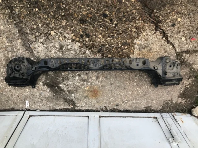 Кронштейн заднего бампера левый для BMW 5er Ф10 2010-2013 на фотографиях