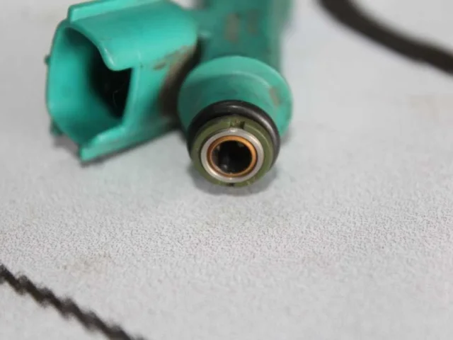 Форсунка топливная для Suzuki Grand Vitara 2005-2014 на фотографиях