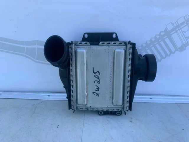 Интеркулер для Mercedes-Benz C class W205 2014-2020 на фотографиях