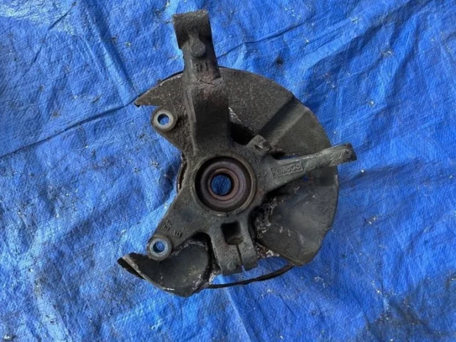 Кулак поворотный правый для Mazda CX 7 ER rest 2010-2012 на фотографиях