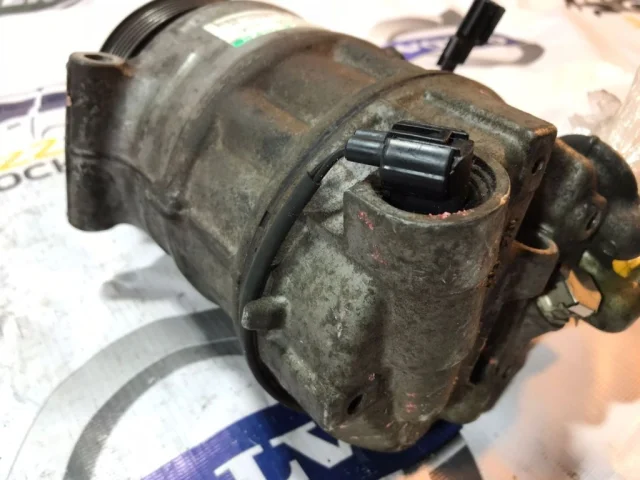 Компрессор кондиционера для Jaguar XF X250 2008-2016 на фотографиях