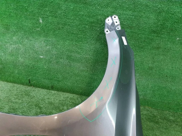 Крылья для Toyota Corolla E170 Седан (EU) 2012-2016 на фотографиях