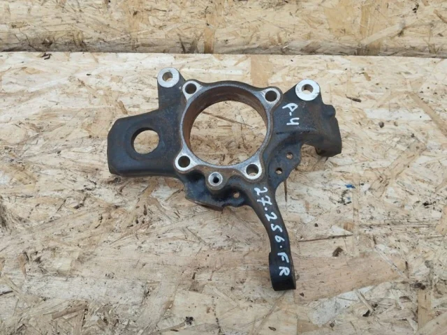 Кулак поворотный правый для Mitsubishi Pajero V90 5dr 2006-2011 на фотографиях