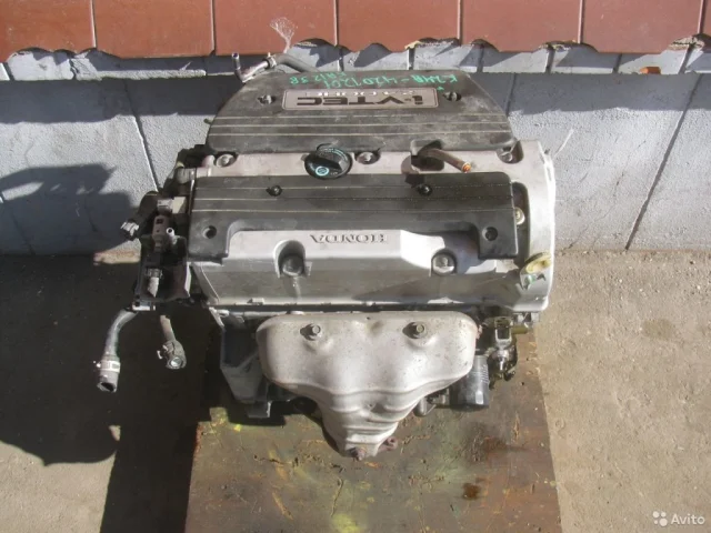 Двигатель без навесного для Honda Odyssey RB1, RB2 2003-2008 на фотографиях