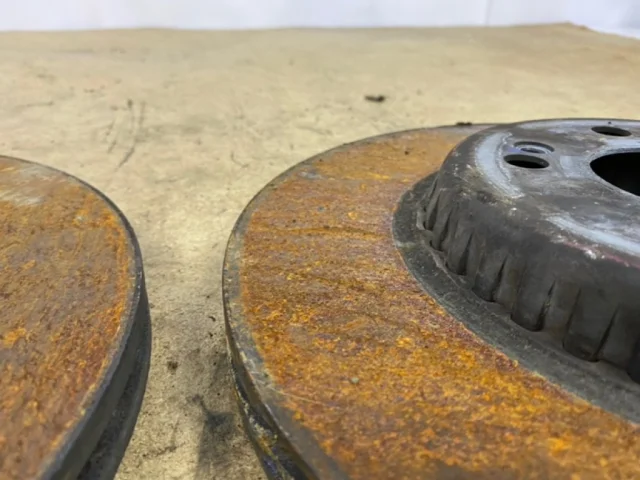 Тормозные колодки задние для Mercedes-Benz E class W213 2016-2023 на фотографиях