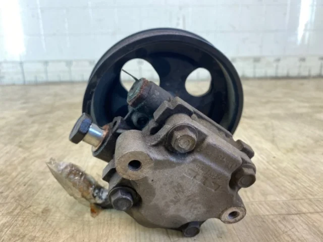 Насос ГУР для Mitsubishi Outlander 1 CU0W 2002-2009 на фотографиях