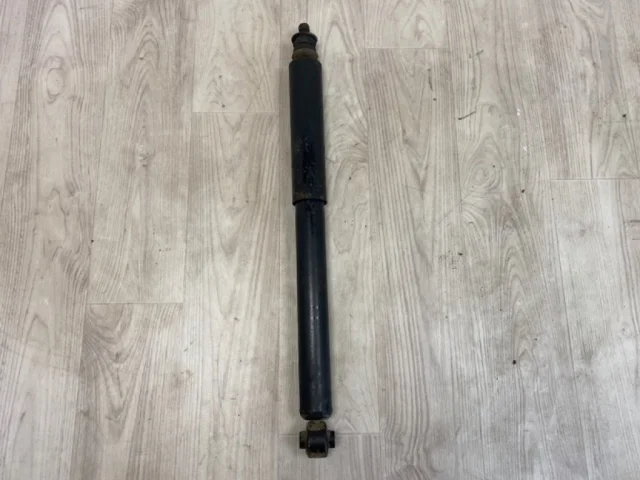 Амортизатор задний правый для Mitsubishi Pajero V70 5dr 1999-2006 на фотографиях