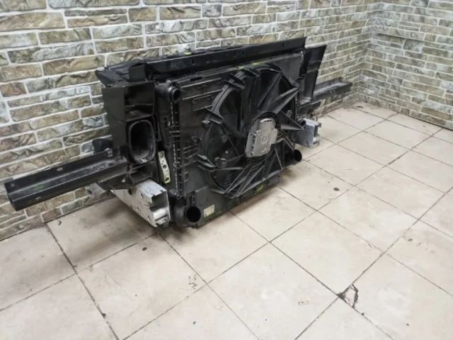 Панель радиатора (телевизор) для BMW X3 F25 2010-2017 на фотографиях