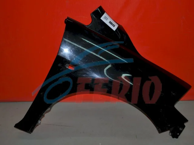 Крылья для Nissan Tiida SC11 Седан 2007-2014 на фотографиях