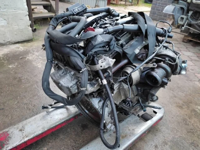 Двигатель без навесного для Mercedes-Benz Sprinter II (W906) Грузовая платформа 2006-2018 на фотографиях