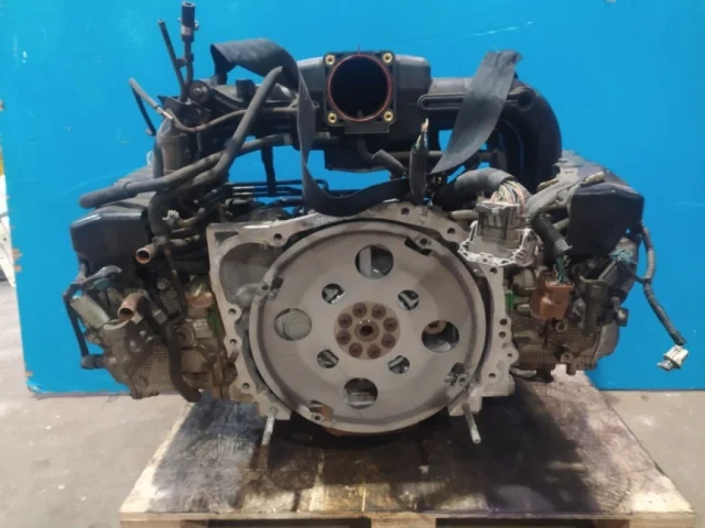 Двигатель без навесного для Subaru Legacy B4 BL 2003-2009 на фотографиях