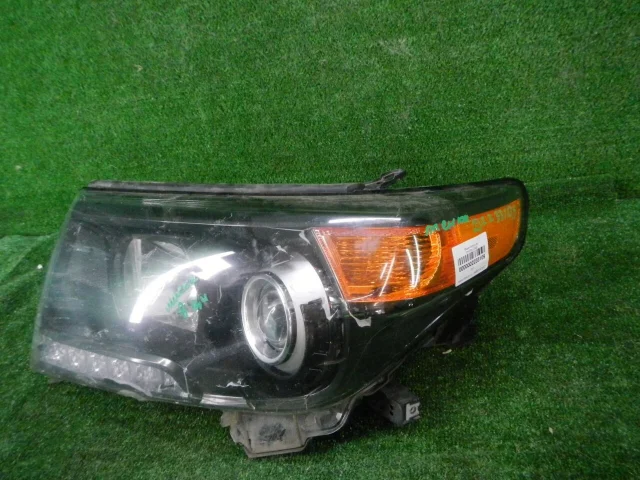 Фара левая для Toyota Land Cruiser 200 2007-2015 на фотографиях