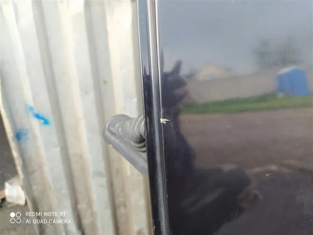 Уплотнитель передней правой двери для Audi Q7 4L 2005-2015 на фотографиях