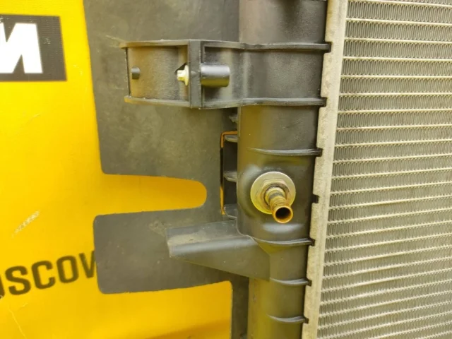 Радиатор охлаждения ДВС для Mercedes-Benz M class W163 1998-2005 на фотографиях