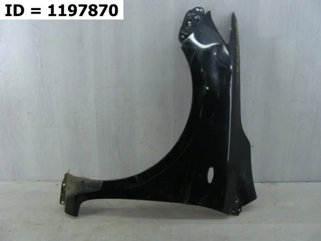 Крылья для Toyota Corolla E140/E150 Седан 2006-2013 на фотографиях