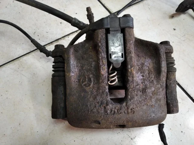 Тормозной цилиндр передний правый для Mercedes-Benz E class W124 1984-1996 на фотографиях