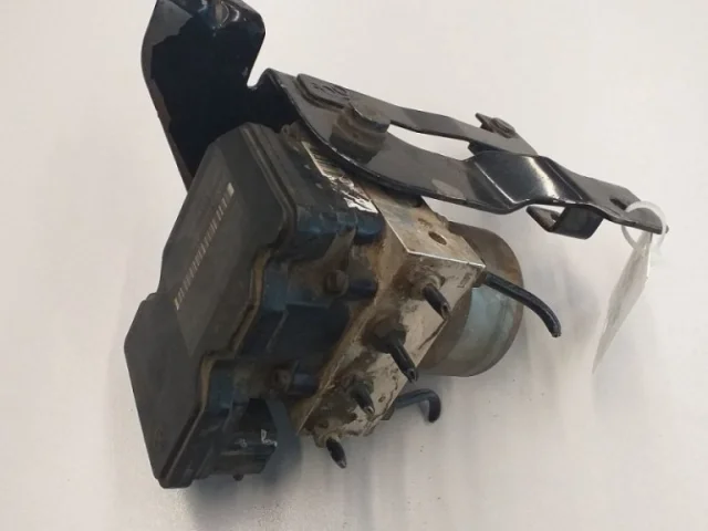 Блок ABS для Hyundai Solaris 1 рестайлинг 2014-2017 на фотографиях